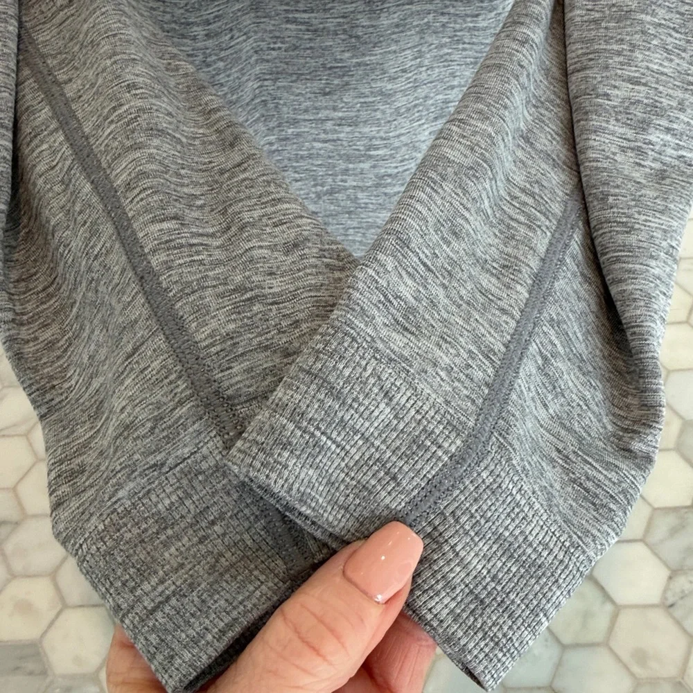 Lululemon Swiftly Tech Long Sleeve Breeze Relaxed Fit Slate Gray / White Size 8